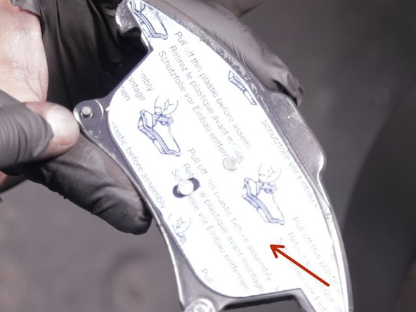 Retirer le film de l'autocollant présent sur la seconde plaquette