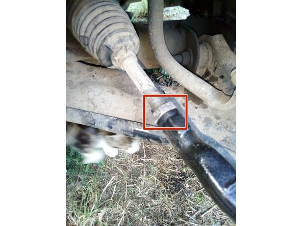 Serrer le contre écrou de la vis de la biellette.