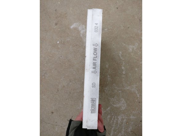 Le filtre possède un sens de montage, il est indiqué sur sa tranche