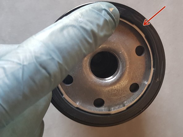 Utilisez cette huile pour huiler le joint du filtre neuf.