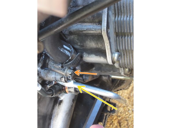 
Connect and tighten the oil return hose clamp
