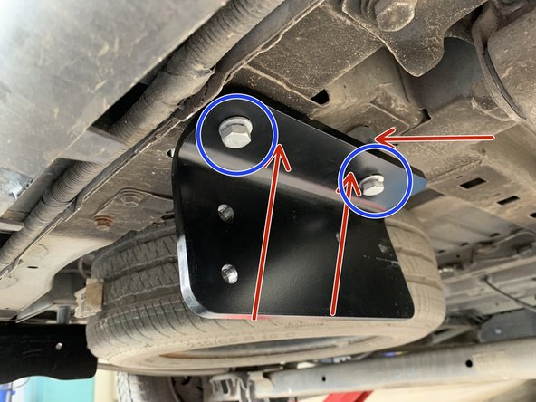 Serrer les deux vis de 16