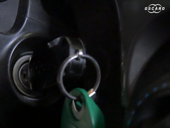 Démarrer le moteur en laissant tourner une minute puis l’éteindre