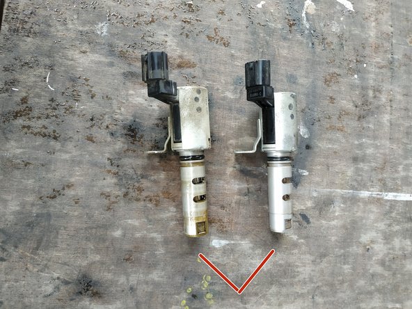 comparer les 2 actuateurs et nettoyer la nouvelle pièce si vous utilisez de l'occasion (j'ai juste utilisé un chiffon non pelucheux)