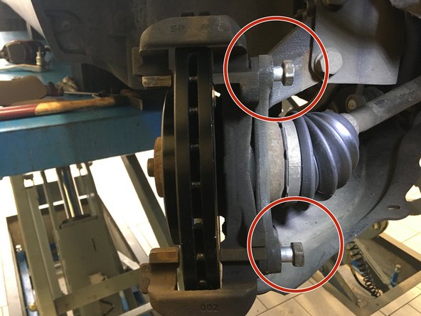 Viser les deux vis de 18 à l'aide du cliquet