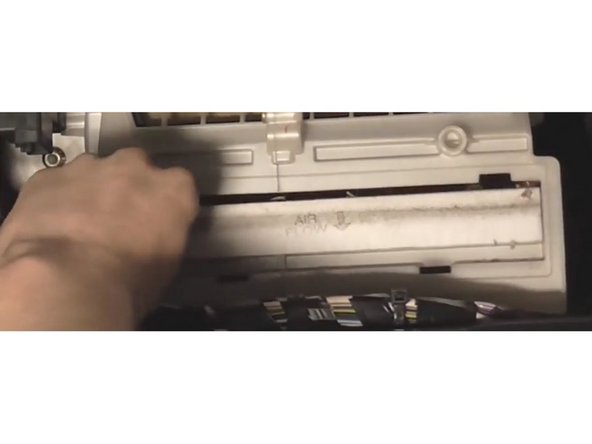 Tirez sur le filtre pour le sortir.