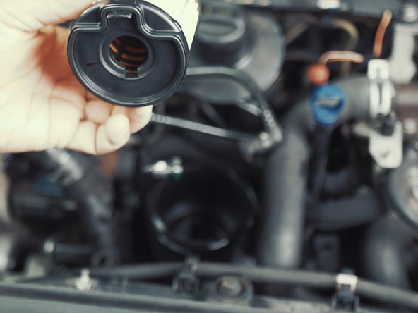 
Replace the new filter in the tank, respecting its position by guiding the key
