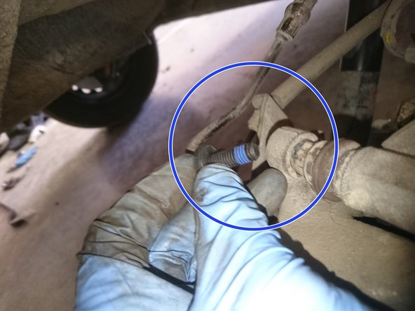 Resserrer, au couple prescrit, les 2 boulons de l'étrier avec du frein filet bleu. Photo 2