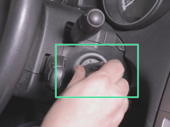 Démarrer le moteur en laissant tourner une minute puis l'éteindre.