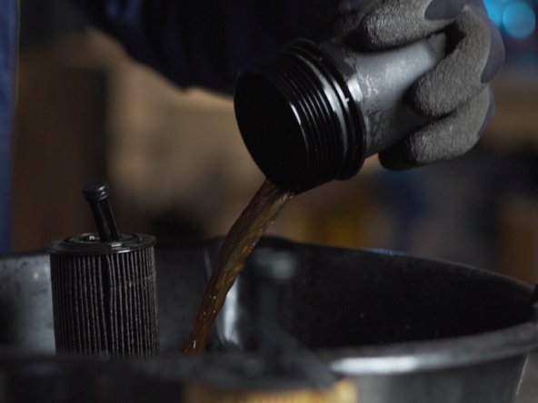 Lubrifier le nouveau joins avec de l'huile moteur propre