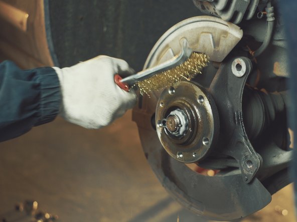 Nettoyer le moyeu de la même façon