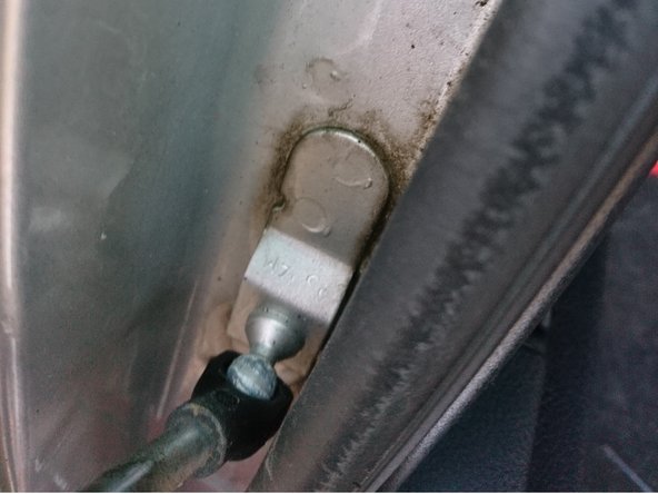 Retirer le vérin par le haut puis le bas