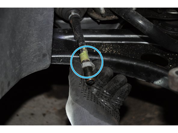 Déposer l'écrou en ayant au préalable repéré sa position avec un ruban adhésive