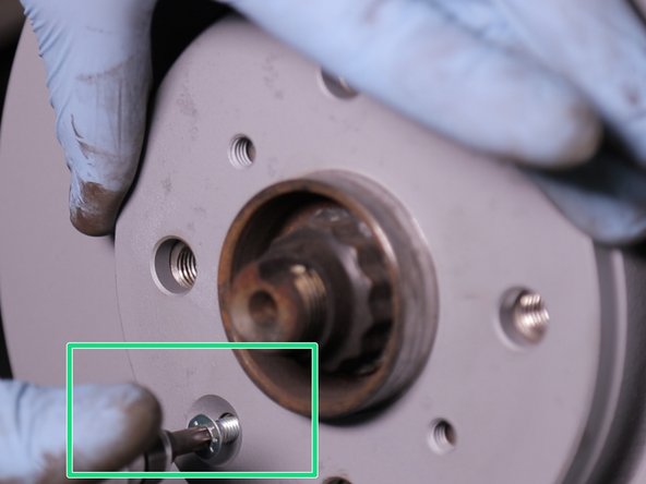 Revisser puis serrer la vis torx du disque