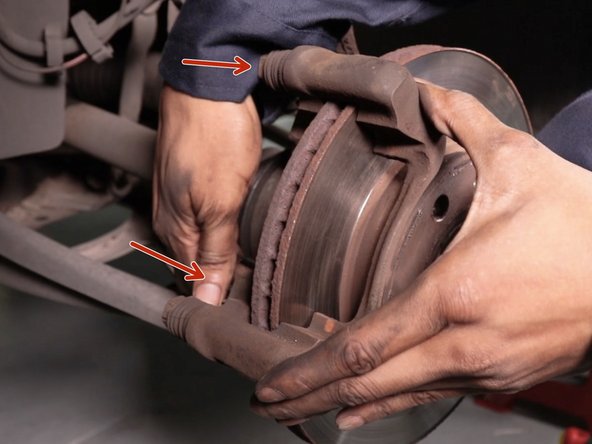 Retirer les deux vis du support d'étrier