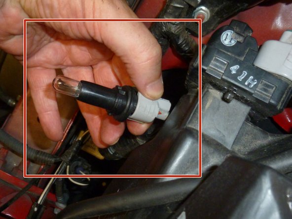 Ca y est l'ampoule est sortie.