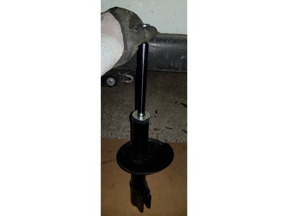 A cause de leur stockage à l'horizontale des bulles d'air peuvent se former dans le circuit d'huile, il faut donc les purger avant de les installer.