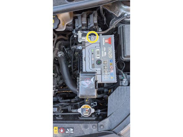 Rebrancher le connecteur - sans oublier de resserrer le boulon.