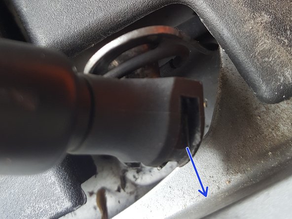 Tirer sur le vérin pour extraire les rotules