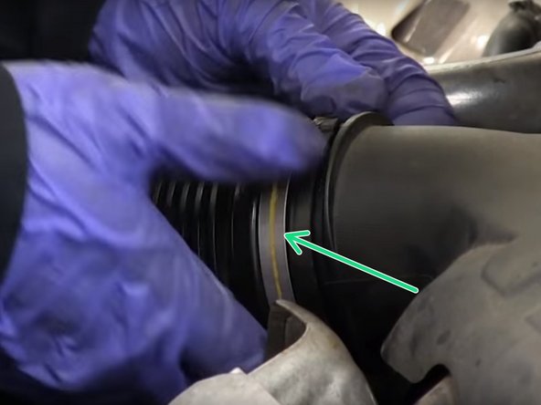 Repositionner et serrer le collier de la grosse durite