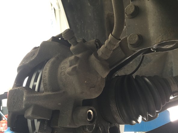 Remonter les cache de l'étrier