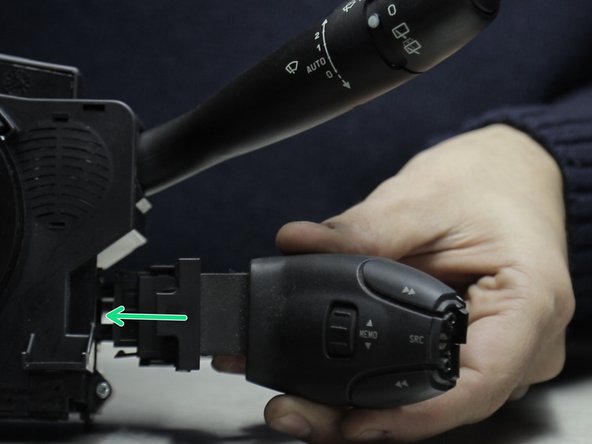 Replacer la commande de radio sur le nouveau comodo