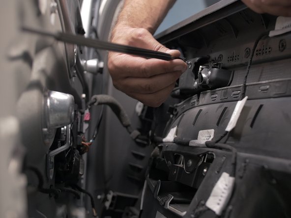 Replacer le crochet de la poignée de porte