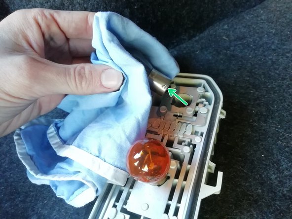 L'ordre des ampoules de haut en bas est le suivant :