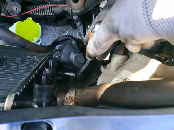 plaquer le canister contre le radiateur