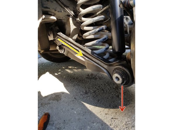 Poussez le bras vers le bas.