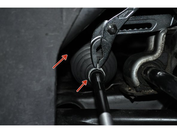 Mettre en place le soufflet et les deux colliers de chaque coté