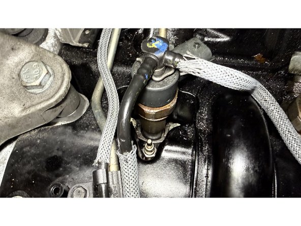 Au préalable, nettoyer la base des puits de bougies à l'air comprimé puis badigeonner la base des bougies avec du dégrippant et le laisser agir quelques heures (dans l'idéal).