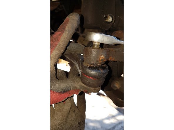 ATTENTION: Si vous devez prendre un appuye sur la vis ou l'écrou, mettre un autre écrou pour ne pas abimer l'écrou original !