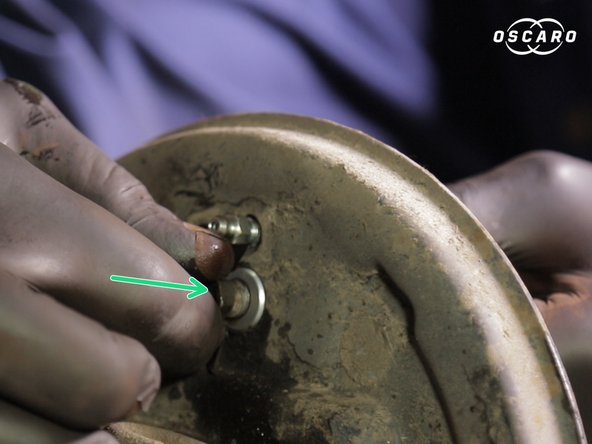 Replacer le câble de frein de l'autre côté de la flasque