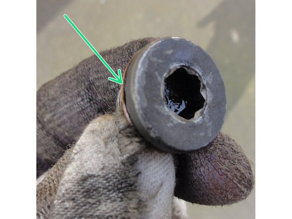 Remonter le bouchon de vidange avec le joint cuivre neuf