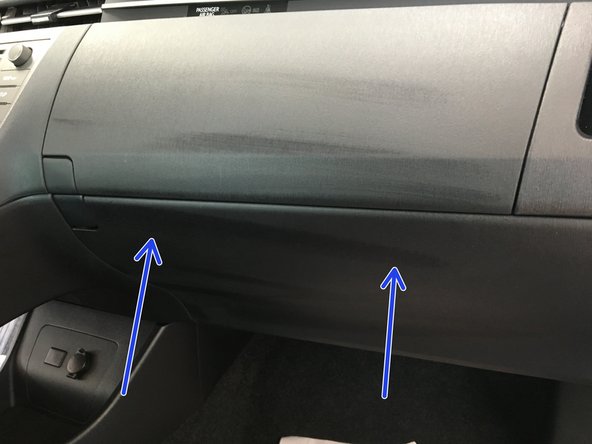 Refermer la boite à gant