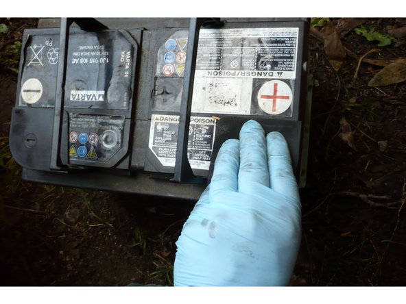 Rendez-vous à la déchetterie la plus proche de chez vous afin de faire recycler cette batterie. Attention lors du transport car l’écoulement de l’acide contenu dans l’électrolyte des batteries provoque une pollution des sols et des eaux.