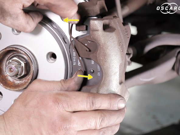 Vérifier que le ressort soit bien rentrer dans les trous en tapotant avec le marteau