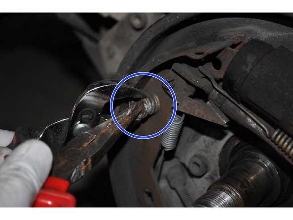 Déposer les ressorts de maintien