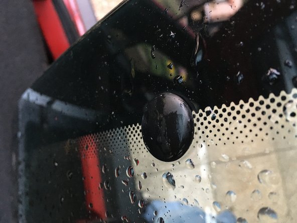 
Be careful not to lose the three prisoners and the three seals present on the glass
