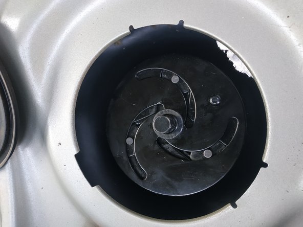 puis placer l'outil spécifique