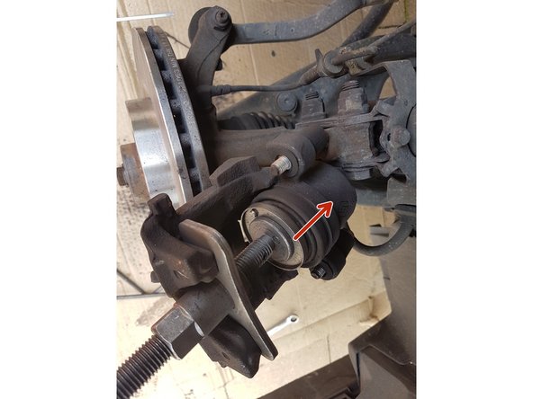 Repoussez le piston de l'étrier à l'aide d'un repousse piston