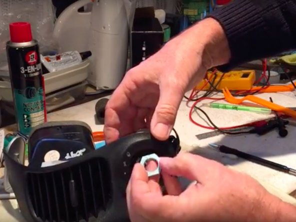 Visser l'écrou de fixation.