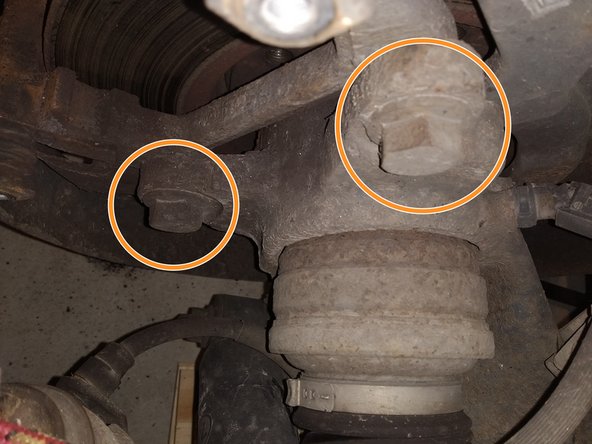 Démonter le support de l'étrier à l'aide d'une douille de 21.