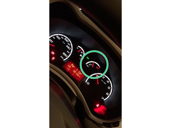 Laisser chauffer le véhicule, arriver à 90 degrés accélerer à 2000 T/mins afin de faire déclencher le ventilateur moteur.