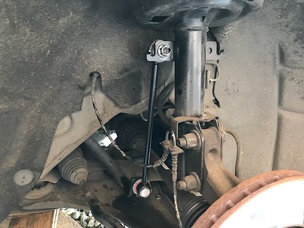 Suivre la même étape que pour dévisser pour serrer les deux écrous