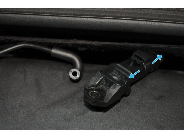 Puis débrancher le connecteur à droite.