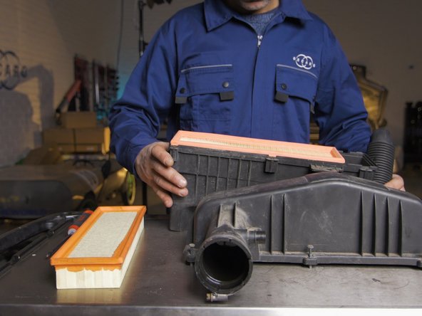 Reposer le nouveau filtre à air dans son emplacement