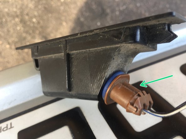 Déboîter le connecteur en le tournant sur la gauche