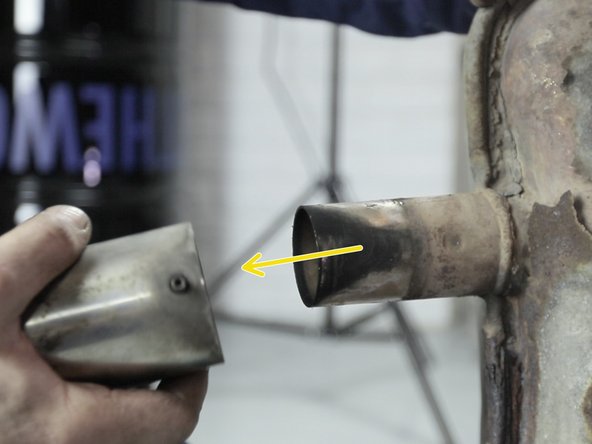 Certains silencieux ne possède pas l'embout sport, vous pouvez le récupérer sur l'ancien échappement et le placer sur le nouveau juste en retirant la vis le maintenant en place avec une clé allen